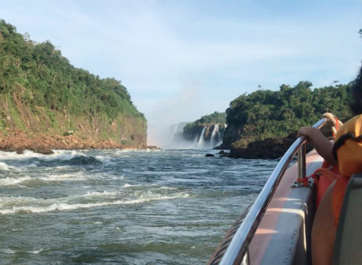 speed boat tour through iguazu falls