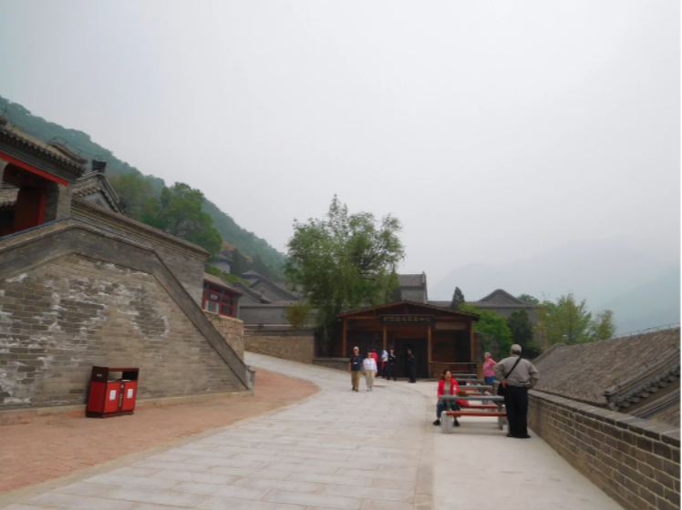 clear space in the tourist section of the great wall