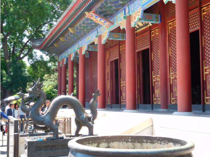 dragon statue at summer palace beijing
