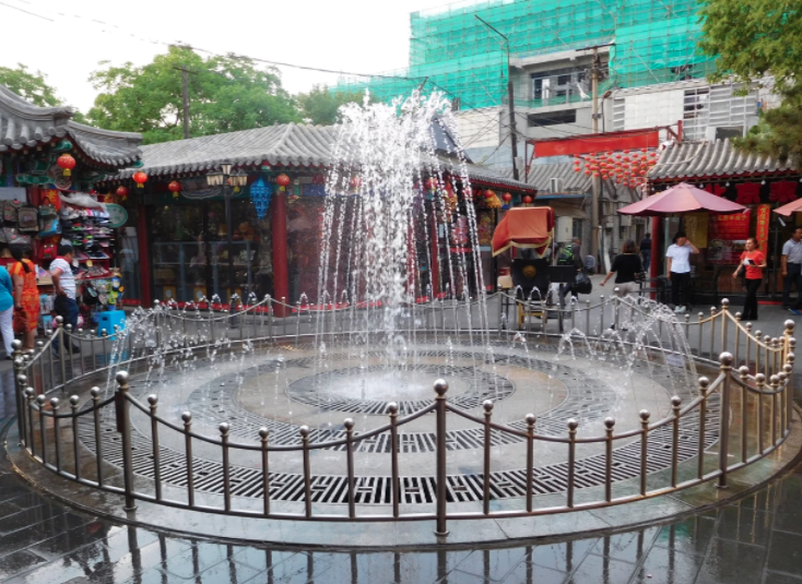 circular water fountain