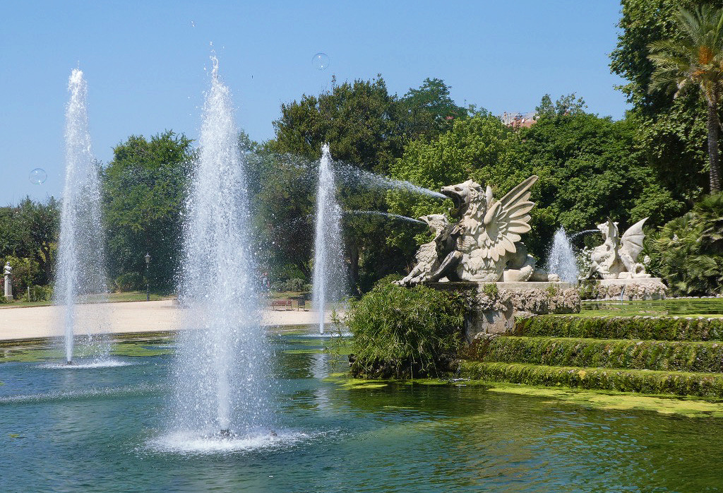 water fountains in the lake of ciutadella park