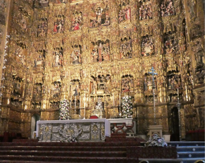 golden walls in the seville cathedral, what to do in seville spain in one day