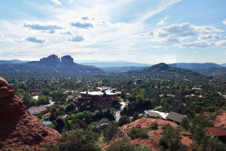 natural overview of sedona taken from the top of a plateau