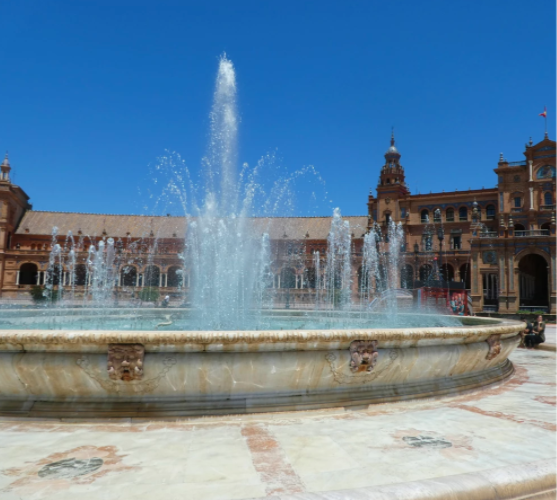 the fountain in the plaza, what to do in seville in one day, how to get to the plaza de espana in seville