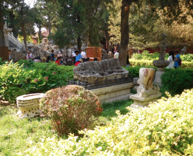 line of people in jingshan park