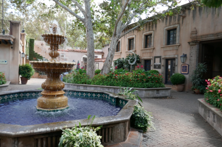 water fountain in the center square of tlaquepaque