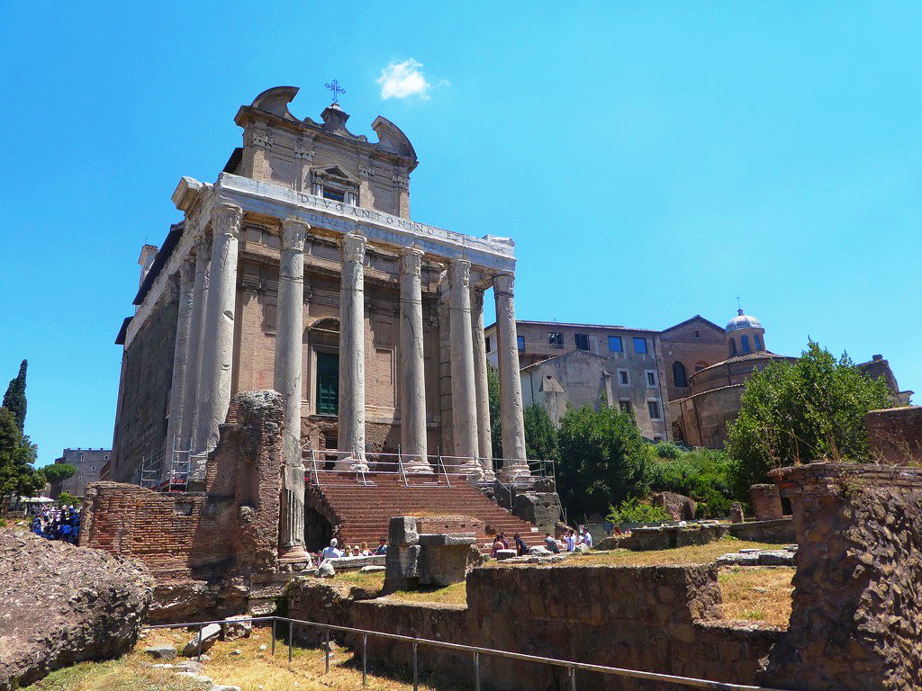 central ruin in the roman forum