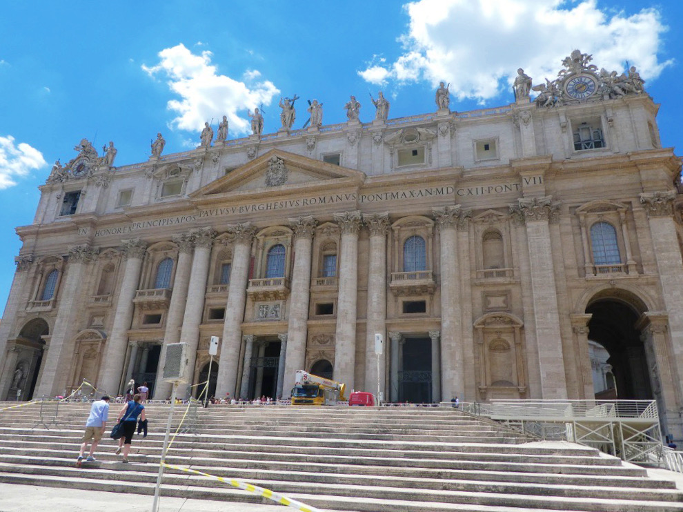 steps in front of st peters basilica