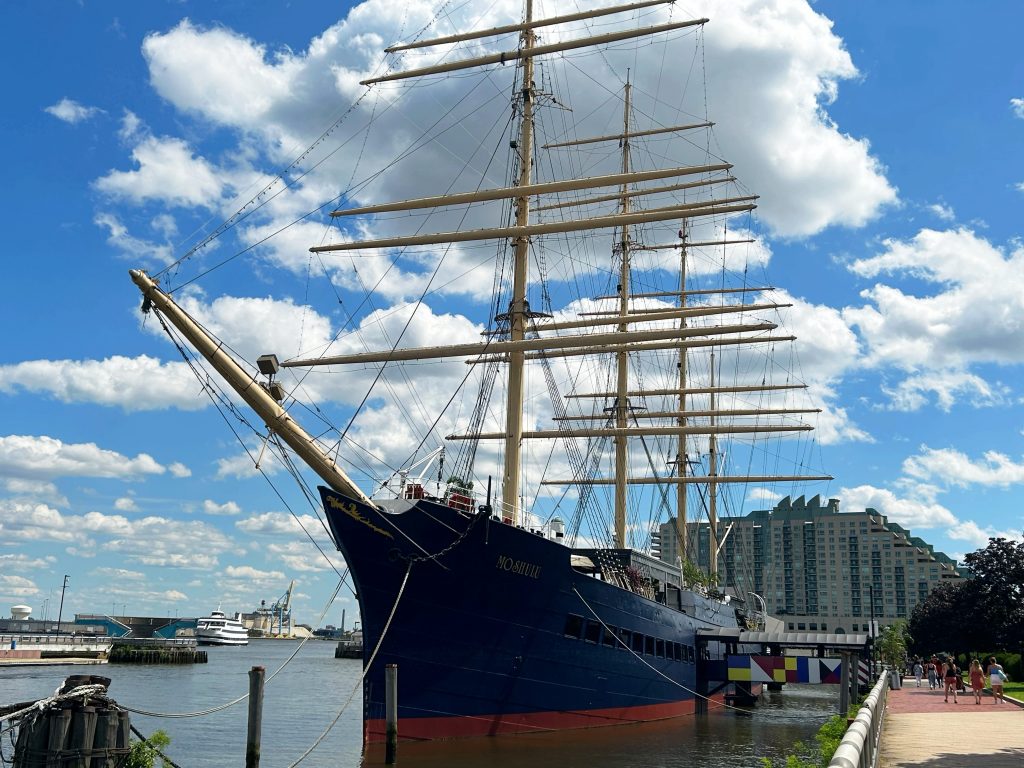 moshulu restaurant on a ship on the deleware river