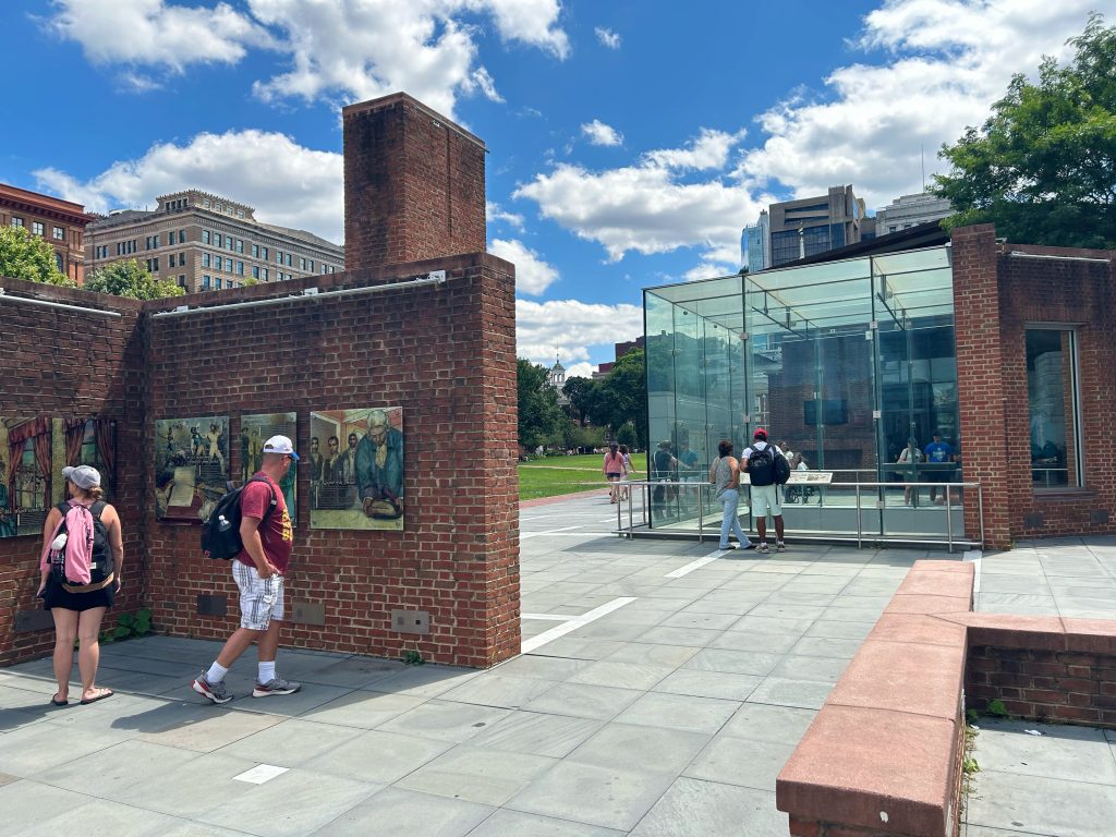 sit of the presidents house ruins near the liberty bell