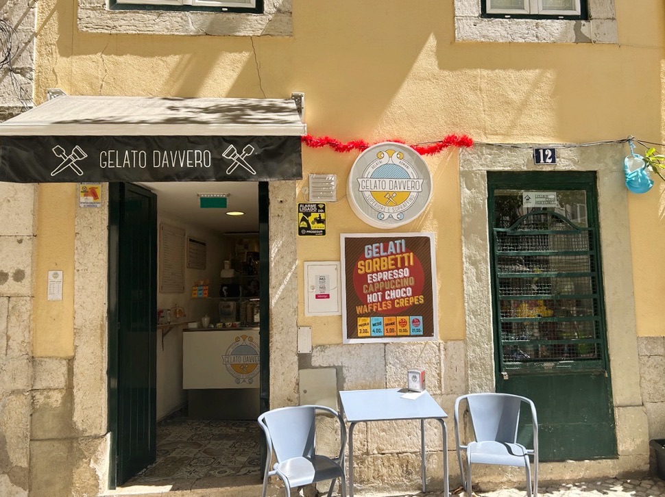 entrance to gelato davvero with yellow painted walls