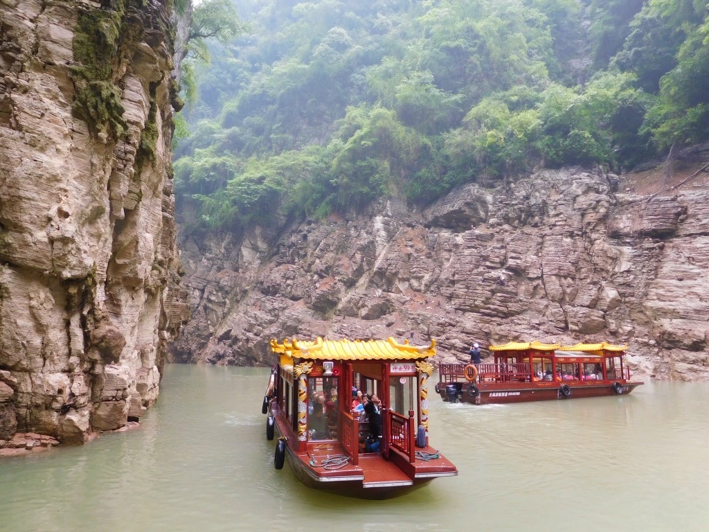 small tour boats to go down the goddess stream
